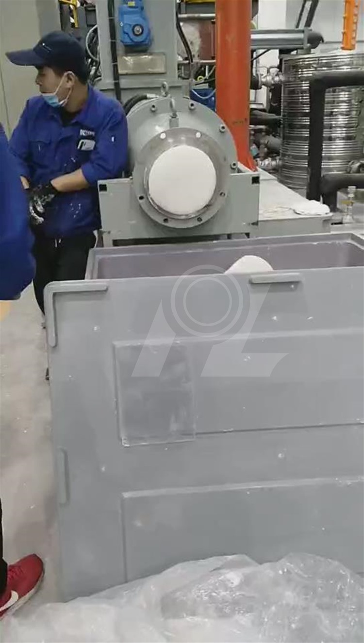 2，上料，捏合精煉